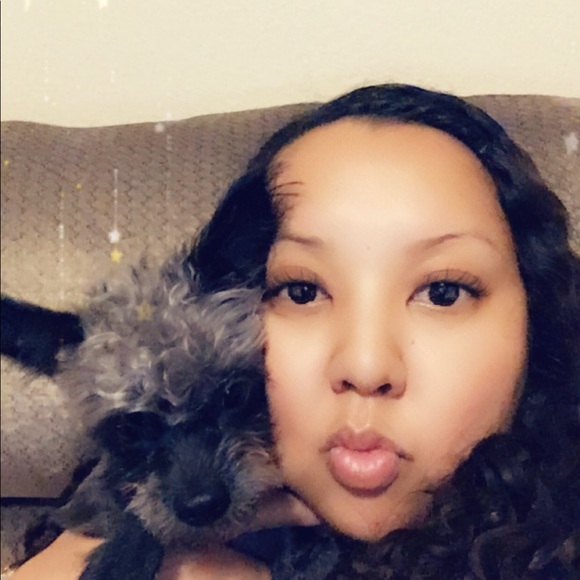 Meet your posher, Linda! 💛💛💛 - Picture 5 of 8